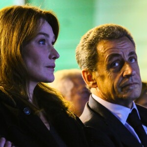 Carla Bruni-Sarkozy assiste au meeting de son mari Nicolas Sarkozy à Saint-Maur-des-Fossés le 14 novembre 2016.