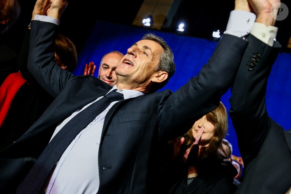 Carla Bruni-Sarkozy et Nicolas Sarkozy lors d'un meeting à Saint-Maur-des-Fossés le 14 novembre 2016.