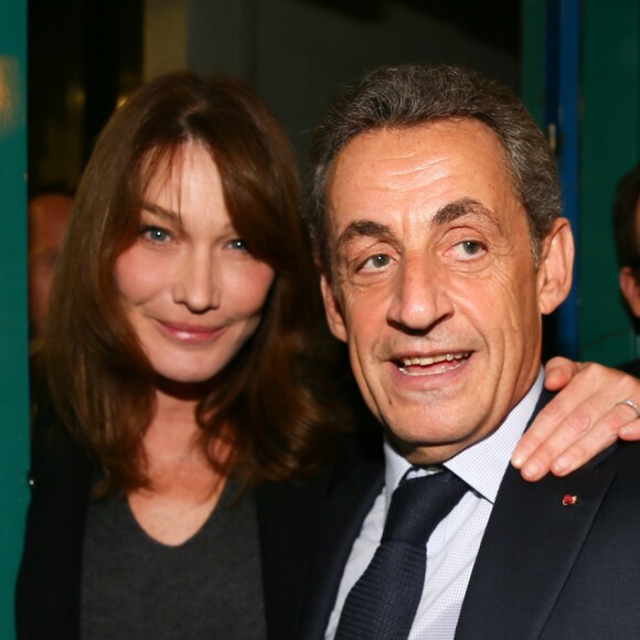 Carla Bruni-Sarkozy assiste au meeting de son mari Nicolas Sarkozy à Saint-Maur-des-Fossés le 14 novembre 2016.