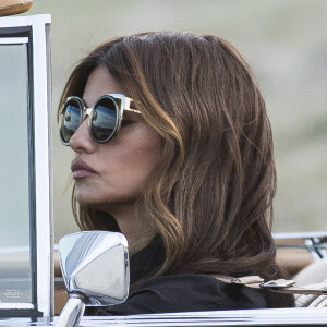 Exclusif - La belle Monica Cruz tourne le clip Cloud 9 à Almeria en Espagne le 10 février 2017