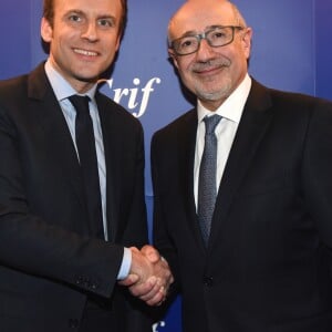 Emmanuel Macron (candidat du mouvement ''En marche !'' à l'élection présidentielle 2017) et Francis Kalifat (Président du Crif) au 32ème dîner annuel du Conseil représentatif des institutions juives de France (Crif) à l'hôtel Pullman Paris Montparnasse à Paris, le 22 février 2017. © Erez Lichrfeld/Bestimage