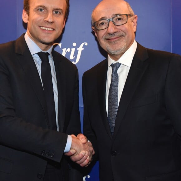 Emmanuel Macron (candidat du mouvement ''En marche !'' à l'élection présidentielle 2017) et Francis Kalifat (Président du Crif) au 32ème dîner annuel du Conseil représentatif des institutions juives de France (Crif) à l'hôtel Pullman Paris Montparnasse à Paris, le 22 février 2017. © Erez Lichrfeld/Bestimage