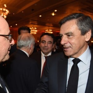 François Hollande, Président de la République Française, et François Fillon (candidat du parti Les Républicains à l'élection présidentielle 2017) au 32ème dîner annuel du Conseil représentatif des institutions juives de France (Crif) à l'hôtel Pullman Paris Montparnasse à Paris, le 22 février 2017. © Erez Lichrfeld/Bestimage