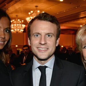 Karine Le Marchand, Emmanuel Macron (candidat du mouvement ''En marche !'' à l'élection présidentielle 2017) et sa femme Brigitte (Trogneux) au 32ème dîner annuel du Conseil représentatif des institutions juives de France (Crif) à l'hôtel Pullman Paris Montparnasse à Paris, le 22 février 2017. © Erez Lichrfeld/Bestimage