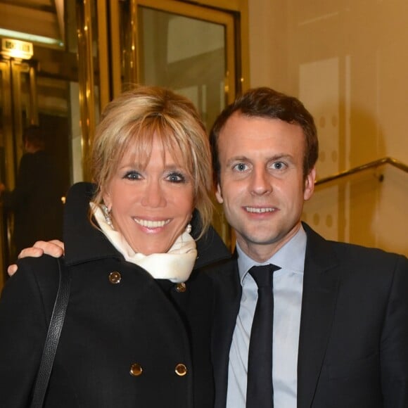 Emmanuel Macron (candidat du mouvement ''En marche !'' à l'élection présidentielle 2017) avec sa femme Brigitte (Trogneux) au 32ème dîner annuel du Conseil représentatif des institutions juives de France (Crif) à l'hôtel Pullman Paris Montparnasse à Paris, le 22 février 2017. © Erez Lichrfeld/Bestimage