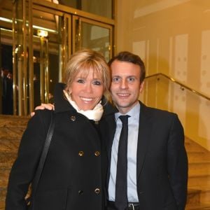 Emmanuel Macron (candidat du mouvement ''En marche !'' à l'élection présidentielle 2017) avec sa femme Brigitte (Trogneux) au 32ème dîner annuel du Conseil représentatif des institutions juives de France (Crif) à l'hôtel Pullman Paris Montparnasse à Paris, le 22 février 2017. © Erez Lichrfeld/Bestimage