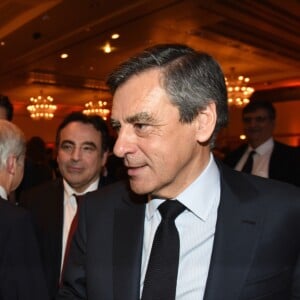 François Hollande, Président de la République Française, et François Fillon (candidat du parti Les Républicains à l'élection présidentielle 2017) au 32ème dîner annuel du Conseil représentatif des institutions juives de France (Crif) à l'hôtel Pullman Paris Montparnasse à Paris, le 22 février 2017. © Erez Lichrfeld/Bestimage