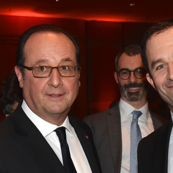 François Hollande, Président de la République Française, et Benoît Hamon (candidat du Parti Socialiste à l'élection présidentielle 2017) au 32ème dîner annuel du Conseil représentatif des institutions juives de France (Crif) à l'hôtel Pullman Paris Montparnasse à Paris, le 22 février 2017. © Erez Lichrfeld/Bestimage