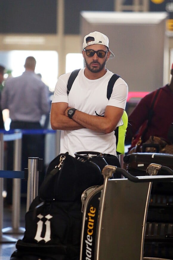 Semi-exclusif - Karim Benzema arrive a l'aéroport de LAX à Los Angeles, le 15 juin 2016.