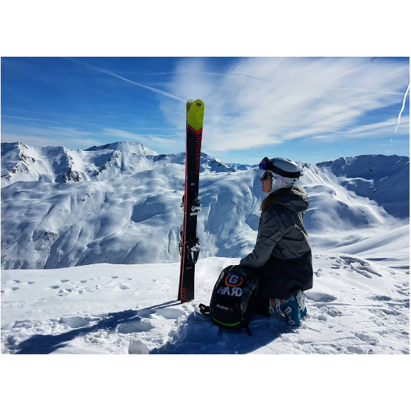 Laury Thilleman sereine en haut des pistes - Photo publiée sur Instagram le 22 février 2017