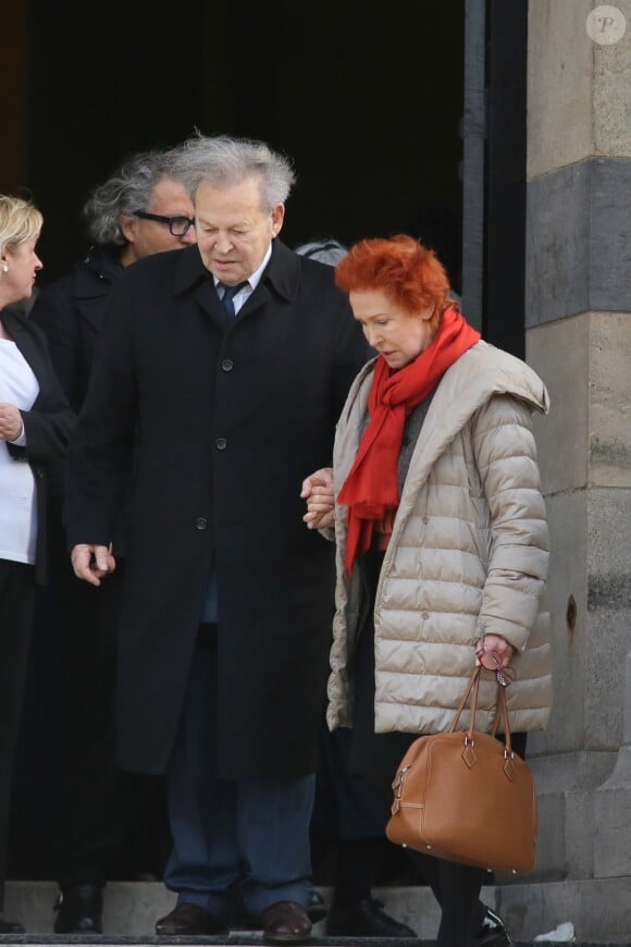 Exclusif - Maurice Bidermann et sa femme - Sortie des obsèques d'Emmanuelle Khanh au cimetière du Père-Lachaise à Paris, le 23 février 2017.