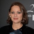 Marion Cotillard, enceinte, à la 22e cérémonie des Lumières de la presse internationale au Théâtre de la Madeleine à Paris le 30 janvier 2017. © Veeren / Bestimage