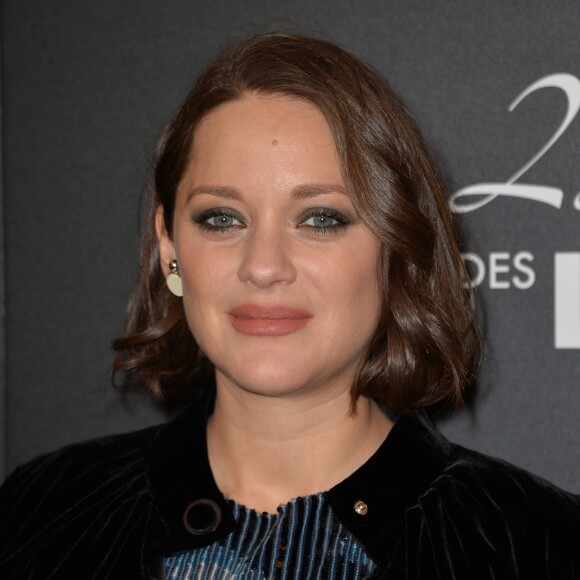 Marion Cotillard, enceinte, à la 22e cérémonie des Lumières de la presse internationale au Théâtre de la Madeleine à Paris le 30 janvier 2017. © Veeren / Bestimage