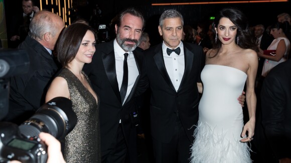 George Clooney et Amal enceinte au Fouquet's après les César 2017.