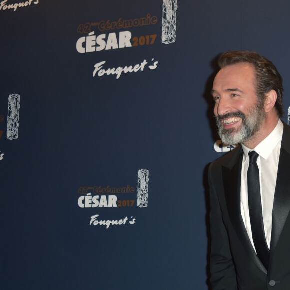 Jean Dujardin et sa compagne Nathalie Péchalat - Photocall du dîner de la 42e cérémonie des César au Fouquet's à Paris. Le 24 février 2017 © Giancarlo Gorassini / Bestimage