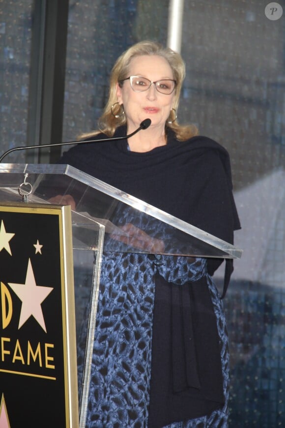Viola Davis, en compagnie de sa famille et de Meryl Streep, reçoit son étoile sur le célèbre "Walk of Fame" d'Hollywood Boulevard à Los Angeles, le 5 Janvier 2017. © Clinton Wallace-Globe Photos via Zuma Press/Bestimage