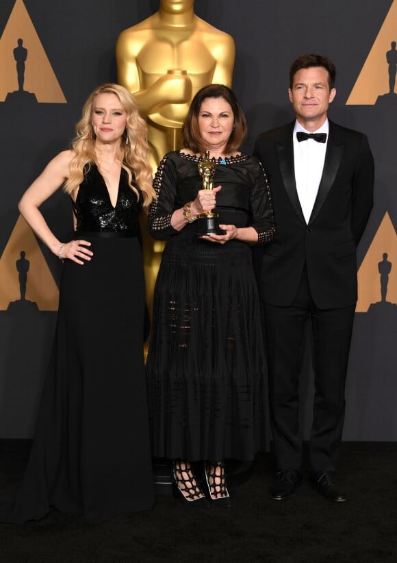Colleen Atwood (Oscar de la meilleure création de costumes pour le film "Les Animaux fantastiques"), Jason Bateman et Kate McKinnon - Pressroom de la 89ème cérémonie des Oscars au Hollywood & Highland Center à Hollywood, le 26 février 2017.