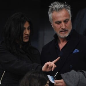 David Ginola et sa compagne Maeva Denat au match de football entre l'Olympique de Marseille et le Paris-Saint-Germain au stade vélodrome à Marseille le 26 février 2017.