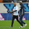 Soprano et Mamadou Niang étaient associés pour donner le coup d'envoi du match de football de Ligue 1 entre l'Olympique de Marseille et le Paris-Saint-Germain au stade vélodrome à Marseille le 26 février 2017.