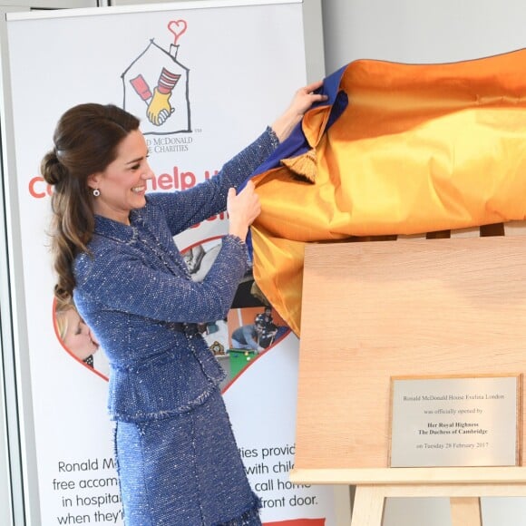 Kate Middleton, duchesse de Cambridge, inauguré la Maison de parents Ronald McDonald de l'hôpital pour enfants Evelina à Londres le 28 février 2017.