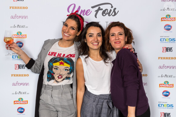 Laury Thilleman, Isabelle Vitari et Noemie de Lattre lors de la soirée Une Fois Pour Toutes au théâtre Le Palace à Paris, le 27 février 2017