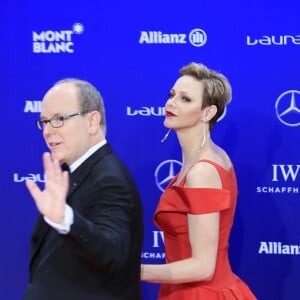 La princesse Charlene de Monaco au bras du prince Albert II lors de la cérémonie des Laureus World Sports Awards à Monaco le 14 février 2017.