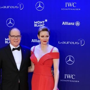 La princesse Charlene de Monaco au bras du prince Albert II lors de la cérémonie des Laureus World Sports Awards à Monaco le 14 février 2017.