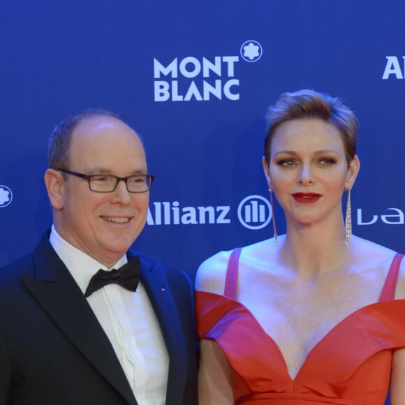 Le prince Albert II de Monaco et la princesse Charlene de Monaco à la cérémonie des Laureus World Sports Awards à Monaco le 14 février 2017. Une soirée de Saint-Valentin spéciale pour laquelle la princesse arborait une nouvelle bague Cartier. © Michael Alesi/Bestimage