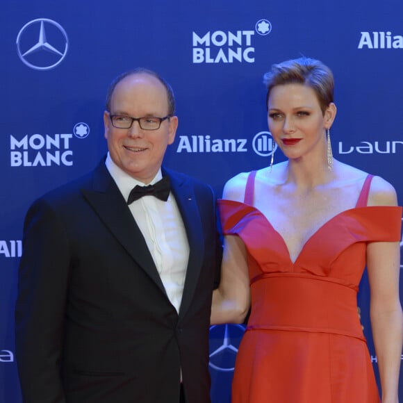 Le prince Albert II de Monaco et la princesse Charlene de Monaco à la cérémonie des Laureus World Sports Awards à Monaco le 14 février 2017. Une soirée de Saint-Valentin spéciale pour laquelle la princesse arborait une nouvelle bague Cartier. © Michael Alesi/Bestimage