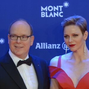 Le prince Albert II de Monaco et la princesse Charlene de Monaco à la cérémonie des Laureus World Sports Awards à Monaco le 14 février 2017. Une soirée de Saint-Valentin spéciale pour laquelle la princesse arborait une nouvelle bague Cartier. © Michael Alesi/Bestimage