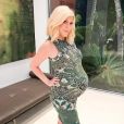 Tori Spelling, enceinte de son cinquième enfant, dévoile son gros baby bump à trois semaines de son accouchement (le 16 février 2017).