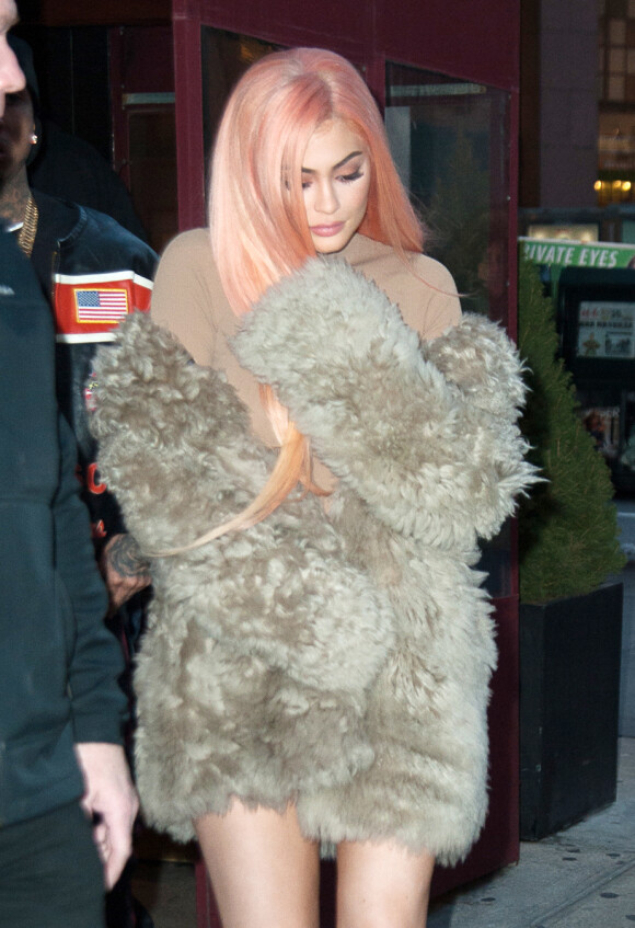 Exclusif - Kylie Jenner avec une nouvelle couleur de cheveux orange et son compagnon Tyga sont allés diner en amoureux à New York, le 13 février 2017