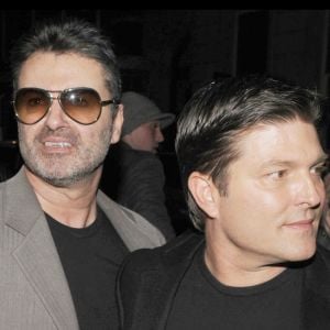 George Michael et Kenny Goss à une exposition de photo à Saville, le 23 avril 2008