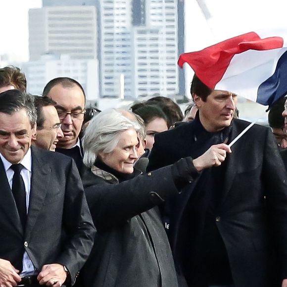 François Fillon et sa femme Penelope, Jérôme Chartier, Eric Ciotti - Rassemblement de soutien à François Fillon, candidat du parti Les Républicains à la présidentielle, Place du trocadéro à Paris le 5 mars 2017. © Stéphane Lemouton/Bestimage