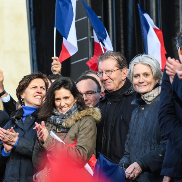 Marie Fillon, la fille de François Fillon, François Fillon et sa femme Penelope Fillon - Rassemblement de soutien à François Fillon, candidat du parti Les Républicains à la présidentielle, Place du trocadéro à Paris le 5 mars 2017.