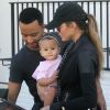 Chrissy Teigen et son mari John Legend se promènent avec leur fille Luna dans les rues de West Hollywood. La petite famille est allée déjeuner au restaurant Au Fudge et ensuite shopping à Oscar De La Renta! Le 9 février 2017