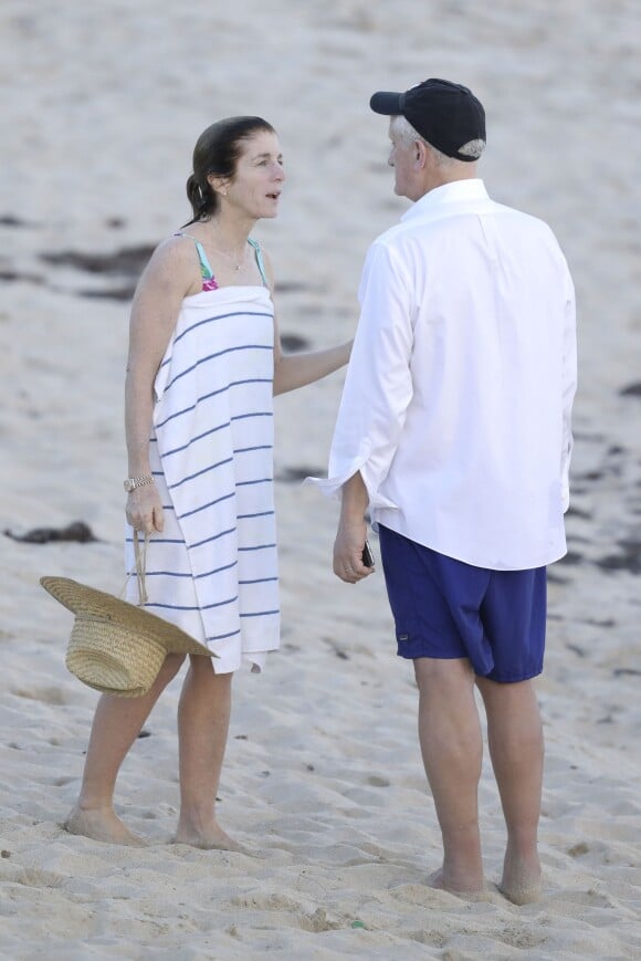 Exclusif - Caroline Kennedy et son mari Edwin Schlossberg sur la plage lors de vacances à Saint-Barthélemy le 22 février 2017.