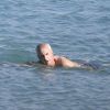 Exclusif - Edwin Schlossberg, mari de Caroline Kennedy, se baigne lors de vacances à Saint-Barthélemy le 22 février 2017.