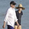 Exclusif - Caroline Kennedy et son mari Edwin Schlossberg se baladent au bord de l'eau lors de vacances à Saint-Barthélemy le 22 février 2017.