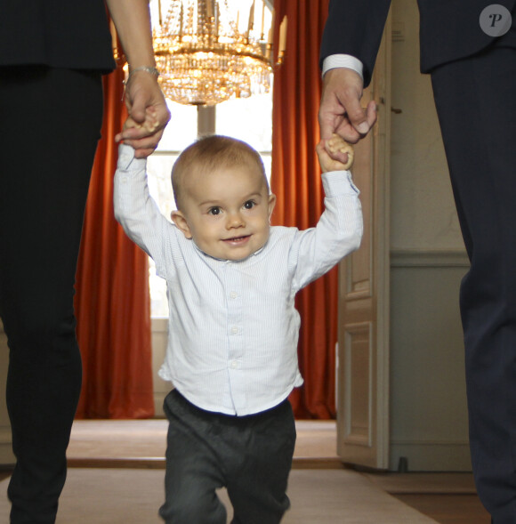 Le prince Oscar de Suède, fils de la princesse Victoria et du prince Daniel, photographié à l'occasion de son premier anniversaire, le 2 mars 2017. © Cour royale de Suède