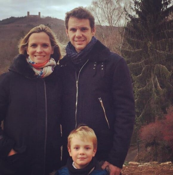 Paul-Henri Mathieu pose avec sa femme Quiterie et leur fils Gabriel sur Instagram. Noêl 2016.