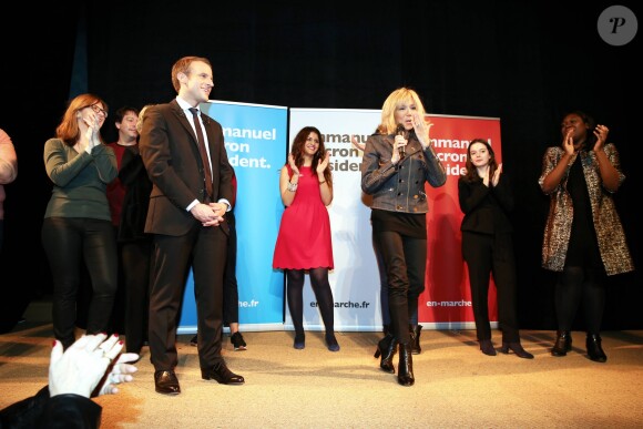 Emmanuel Macron et sa femme Brigitte Macron (Trogneux) - A l'occasion de la journée internationale des femmes, Emmanuel Macron, candidat du mouvement "En Marche!", à l'élection présidentielle, a cloturé un rassemblement organisé par le collectif "Elles Marchent" au théatre Antoine, à Paris, France, le 8 Mars 2017.