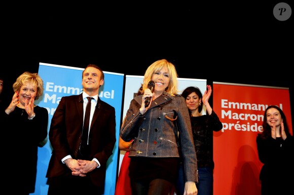 Emmanuel Macron et sa femme Brigitte Macron (Trogneux) - A l'occasion de la journée internationale des femmes, Emmanuel Macron, candidat du mouvement "En Marche!", à l'élection présidentielle, a cloturé un rassemblement organisé par le collectif "Elles Marchent" au théatre Antoine, à Paris, France, le 8 Mars 2017.