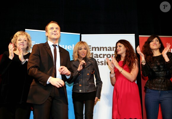 Emmanuel Macron et sa femme Brigitte Macron (Trogneux) - A l'occasion de la journée internationale des femmes, Emmanuel Macron, candidat du mouvement "En Marche!", à l'élection présidentielle, a cloturé un rassemblement organisé par le collectif "Elles Marchent" au théatre Antoine, à Paris, France, le 8 Mars 2017
