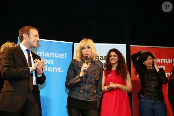 Emmanuel Macron et sa femme Brigitte Macron (Trogneux) - A l'occasion de la journée internationale des femmes, Emmanuel Macron, candidat du mouvement "En Marche!", à l'élection présidentielle, a cloturé un rassemblement organisé par le collectif "Elles Marchent" au théatre Antoine, à Paris, France, le 8 Mars 2017