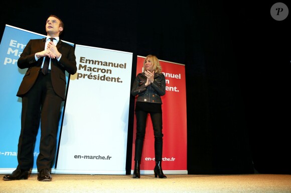 Emmanuel Macron et sa femme Brigitte Macron (Trogneux) - A l'occasion de la journée internationale des femmes, Emmanuel Macron, candidat du mouvement "En Marche!", à l'élection présidentielle, a cloturé un rassemblement organisé par le collectif "Elles Marchent" au théatre Antoine, à Paris, France, le 8 Mars 2017