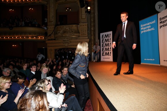 Emmanuel Macron et sa femme Brigitte Macron (Trogneux) - A l'occasion de la journée internationale des femmes, Emmanuel Macron, candidat du mouvement "En Marche!", à l'élection présidentielle, a cloturé un rassemblement organisé par le collectif "Elles Marchent" au théatre Antoine, à Paris, France, le 8 Mars 2017