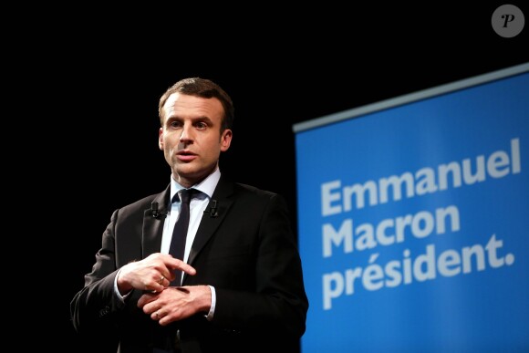 A l'occasion de la journée internationale des femmes, Emmanuel Macron, candidat du mouvement "En Marche!", à l'éléction présidentielle, a cloturé un rassemblement organisé par le collectif "Elles Marchent" au théatre Antoine, à Paris, France, le 8 Mars 2017.