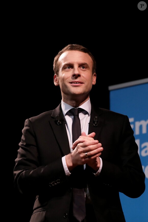 A l'occasion de la journée internationale des femmes, Emmanuel Macron, candidat du mouvement "En Marche!", à l'éléction présidentielle, a cloturé un rassemblement organisé par le collectif "Elles Marchent" au théatre Antoine, à Paris, France, le 8 Mars 2017.