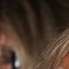 Brigitte Macron (Trogneux) observant son époux sur scène - A l'occasion de la journée internationale des femmes, Emmanuel Macron, candidat du mouvement "En Marche!", à l'élection présidentielle, a cloturé un rassemblement organisé par le collectif "Elles Marchent" au théatre Antoine, à Paris, France, le 8 Mars 2017.